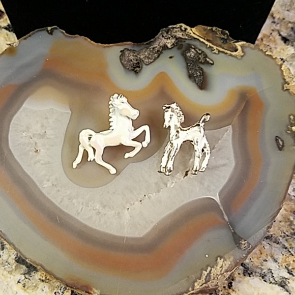 Vintage Jewelry - Vintage White & a golden horses 2 brooch GUC